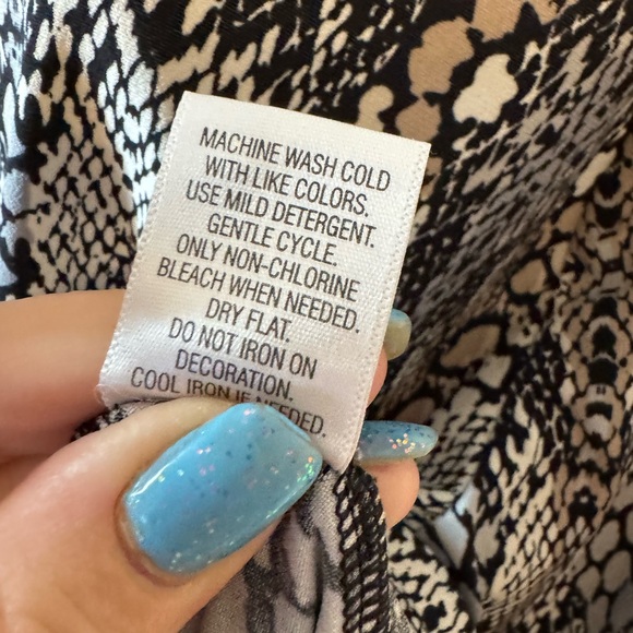 Dana Buchman Black/Gray/Cream Snake Print Top PLUS: 2X #E - Picture 9 of 10